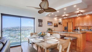 Unclassified image, 5 of 42, button - 11th fl. Oceanfront view plus parking and pool (San Diego)