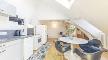 Køleskab, mikrobølgeovn, ovn, kogeplade