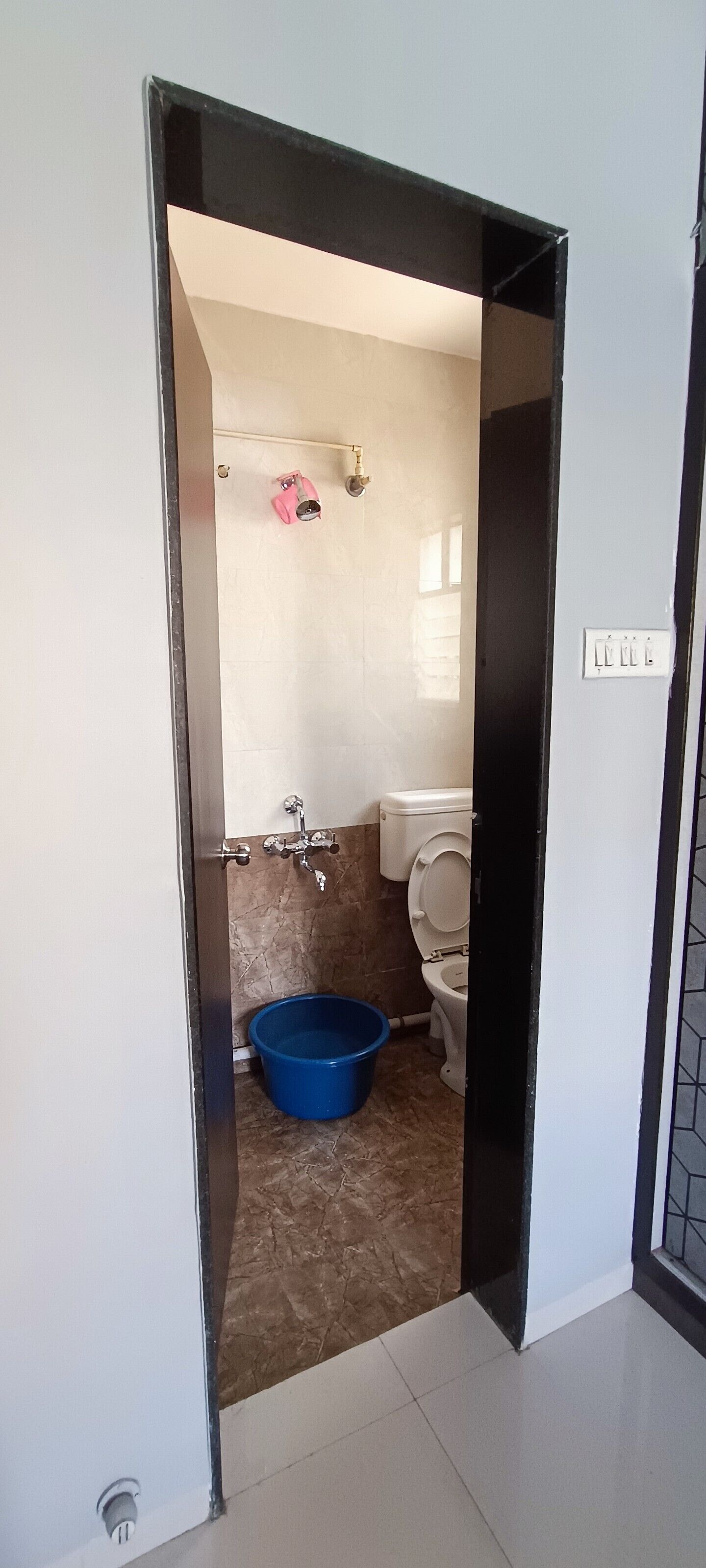 Dusj, hårføner, håndklær og såpe