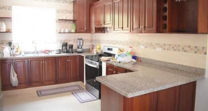 Large vacation home 15 minutes from the beach. On the e