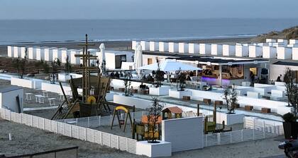 Apparement face Ă la mer