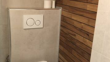 SĂšche-cheveux, serviettes fournies