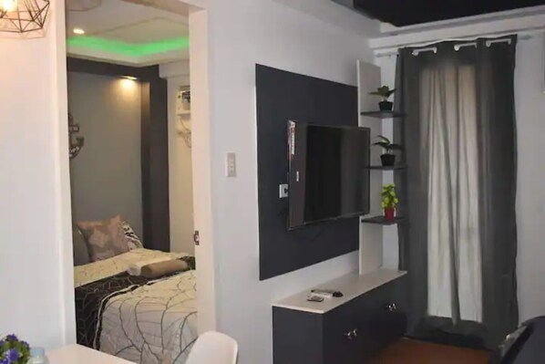 1 bedroom, WiFi - Quiet & Cozy 1BR Condo Unit w/ free Pool, TV&WiFi (Davao City)