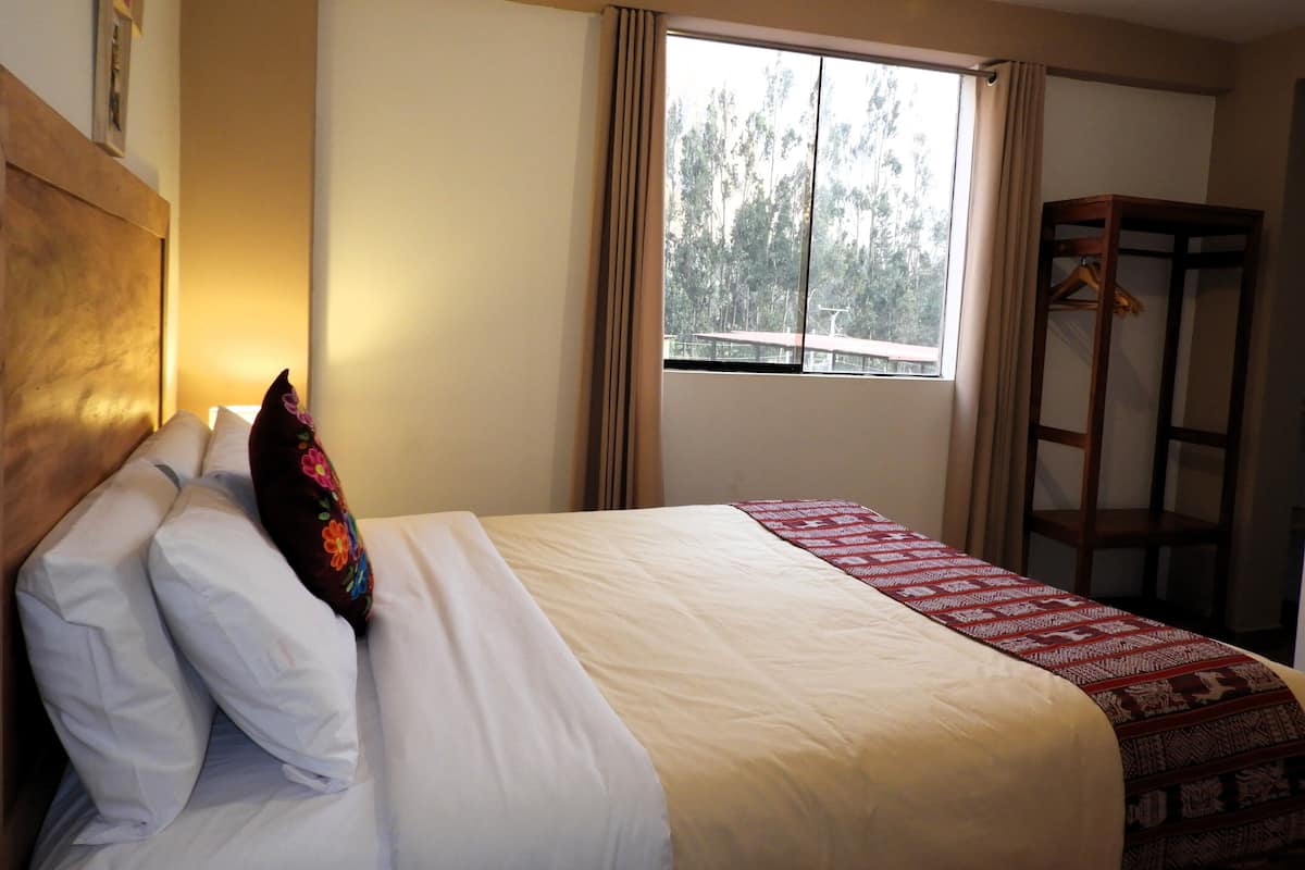 Double Room | Hypo-allergenic bedding, desk, free WiFi, bed sheets