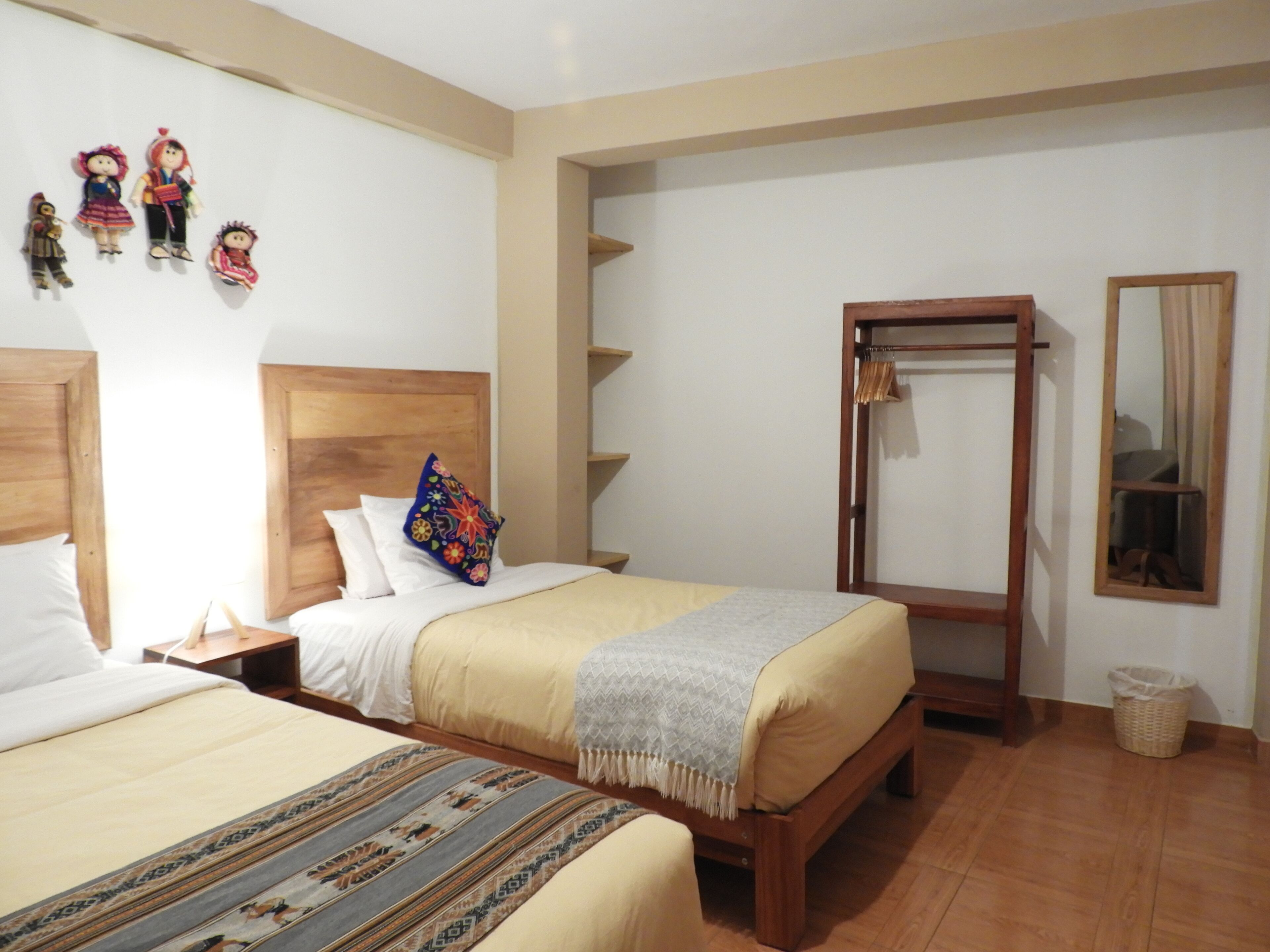 Hypo-allergenic bedding, desk, free WiFi, bed sheets