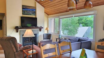 Télévision, cheminée