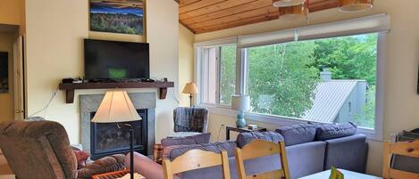 Télévision, cheminée