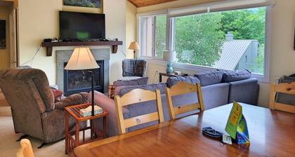 Updated, AC/FP, deck, view, swim club, near Loon, ski shuttle. V4002 by LRS