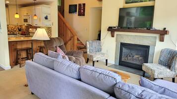 Télévision, cheminée