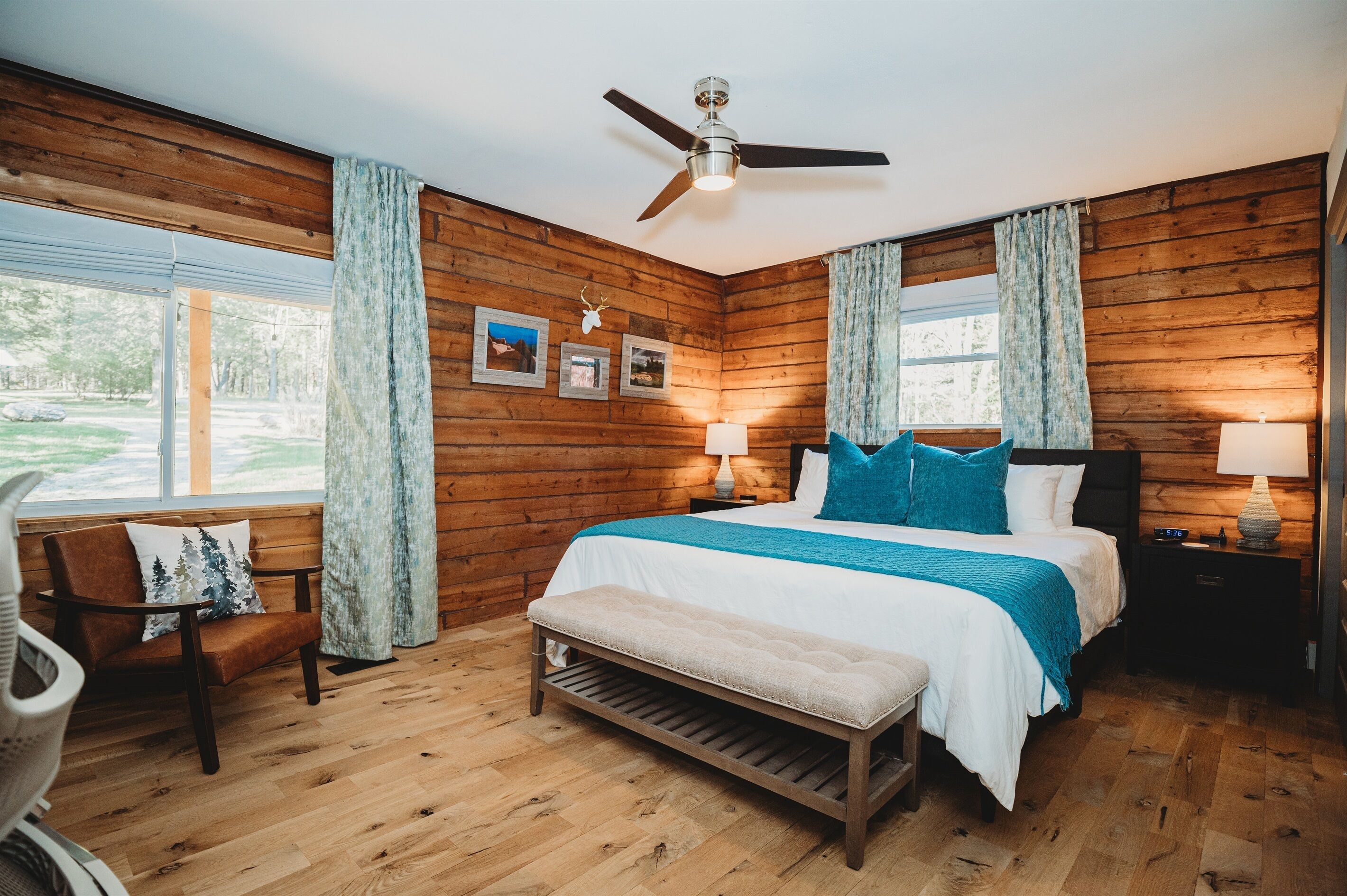 2 bedrooms, desk, iron/ironing board, travel crib