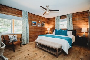 2 bedrooms, desk, iron/ironing board, travel cot