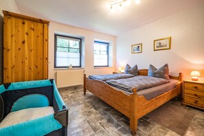 3 Schlafzimmer, Reisekinderbett, WLAN, Bettwäsche
