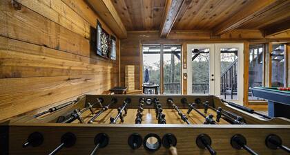 Mt Fork Riverfront Tri-Level 3 Bedroom with Hot Tub, Game Room and Kayaks