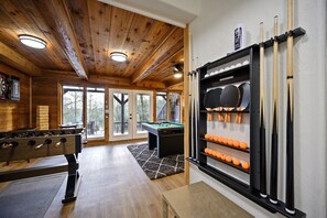 Games room - Mt Fork Riverfront Tri-Level 3 Bedroom with Hot Tub, Game Room and Kayaks (Broken Bow)