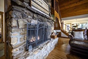 Interior - Mt Fork Riverfront Tri-Level 3 Bedroom with Hot Tub, Game Room and Kayaks (Broken Bow)