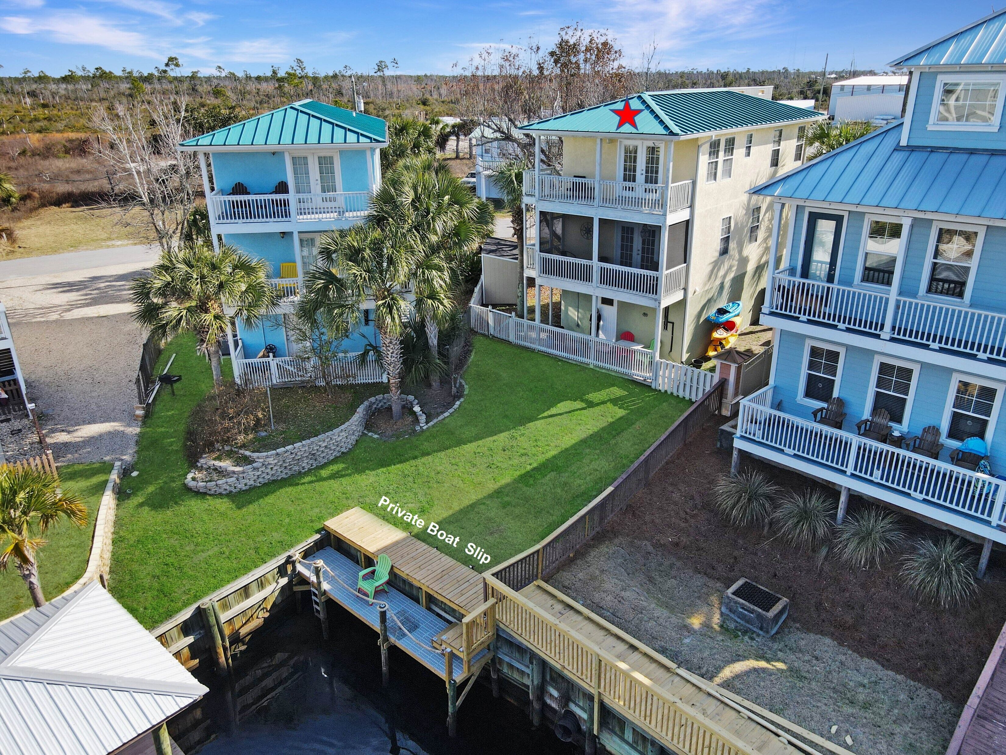 GULF DREAMS, A CANAL FRONT 3BD W/MOTHER-IN-LAW SUITE! BOAT SLIP, PET FRIENDLY!
