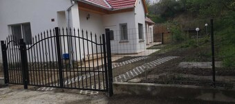 Year-round holiday home with swimming pool and whirlpool. Dogs welcome!