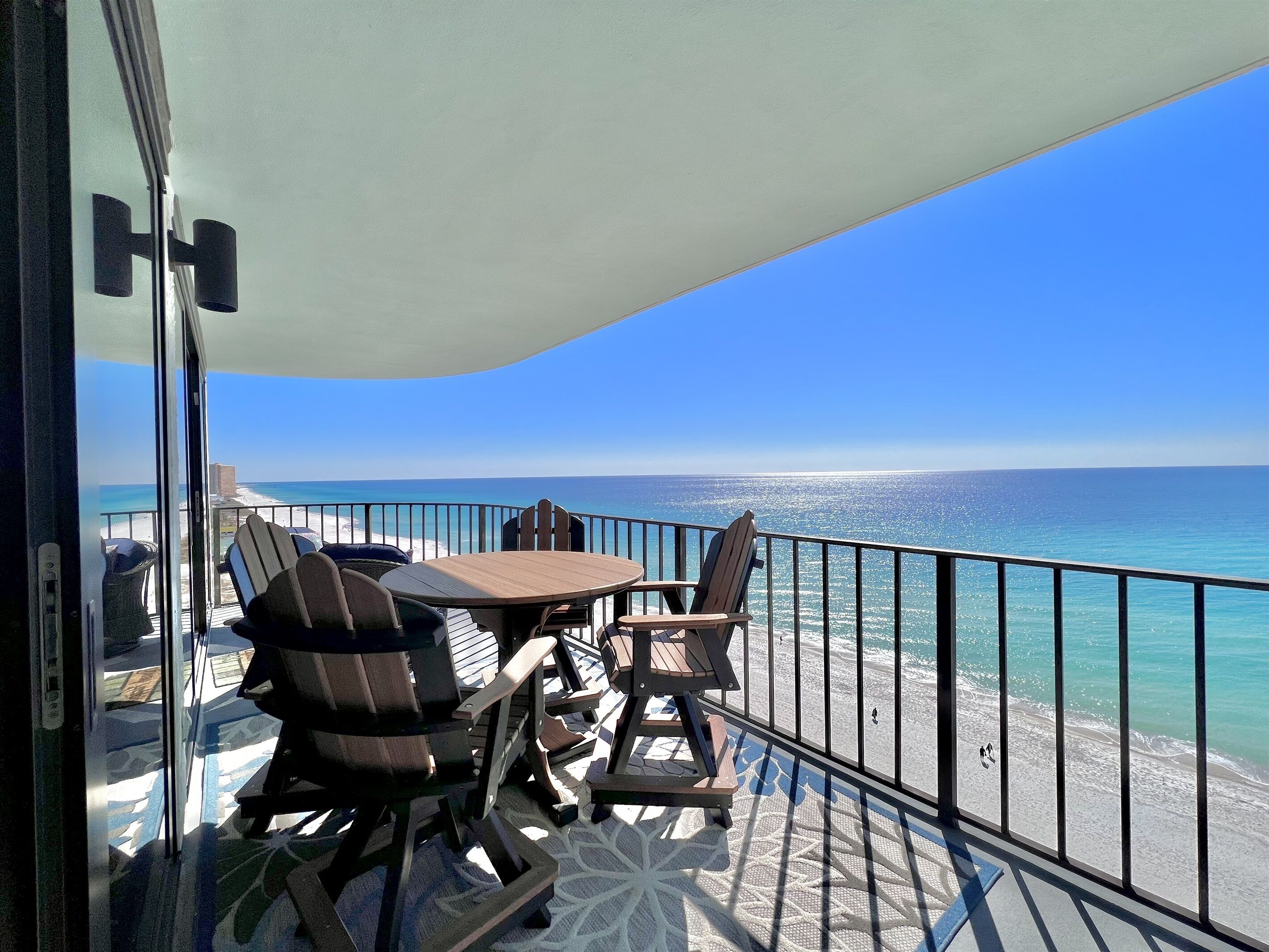 BeachFront Condo,2BD,2 BA,1440 Sq Ft,BeachService