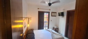 Habitación básica con 2 camas individuales | Ropa de cama hipoalergénica y wifi gratis
