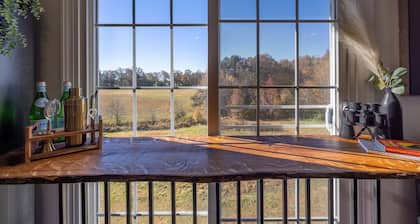 Tranquil Lakefront Farm Oasis ~ Pool ~ Scenic View<br>