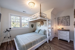 2 habitaciones, tabla de planchar con plancha, cuna de viaje y wifi 