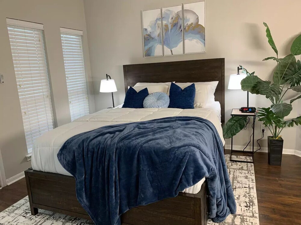 Luxury, Relaxing, Waterfront Villa on the Island in Lago Vista