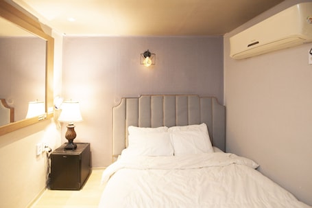 Decoración personalizada, muebles diferentes y cortinas blackout
