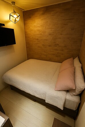 Habitació doble econòmica, 1 llit doble, no fumadors | Decoració individual, mobiliari individual i cortines opaques 