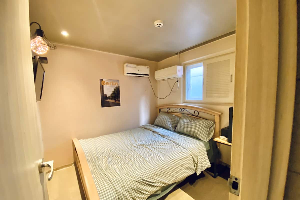 Basic Double Room | Bathroom
