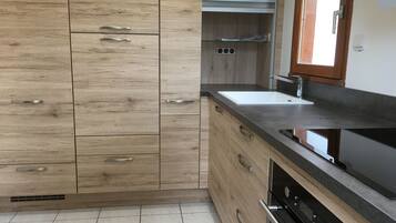 Frigorífic, microones, forn i placa de cuina