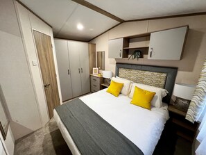 3 bedrooms, free WiFi, bed sheets - Resort based holiday home on Lake Windermere (Windermere)