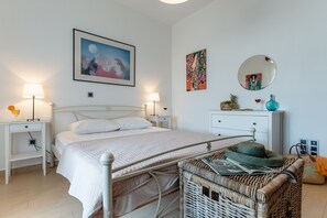 4 bedrooms, WiFi, bed sheets