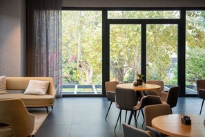 Lobby sitting area - Giladi Hotel (HaGalil HaElyon)
