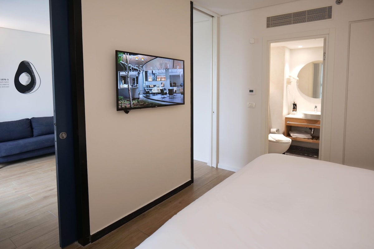 Mini suite | In-room safe, iron/ironing board (on request), free WiFi, bed sheets