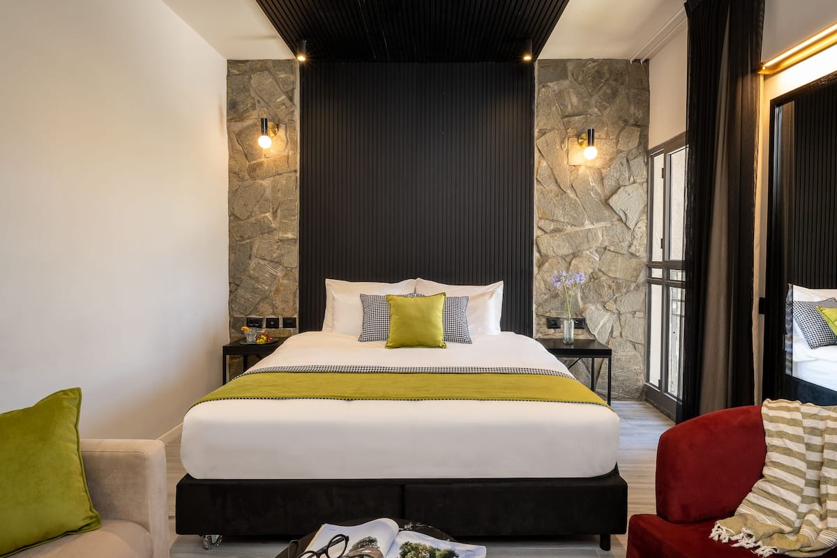 In-room safe, iron/ironing board (on request), WiFi (free), bed sheets