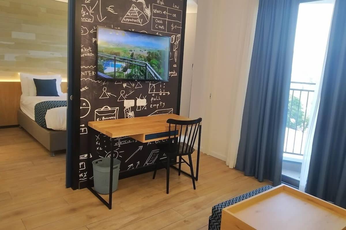 Executive Quadruple Room | In-room safe, iron/ironing board (on request), WiFi (free), bed sheets