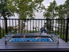 Property grounds - Luxury estate with jacuzzi and private pier (Saint Leonard)
