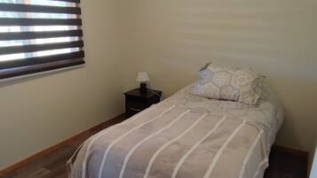2 bedrooms, internet, bed sheets