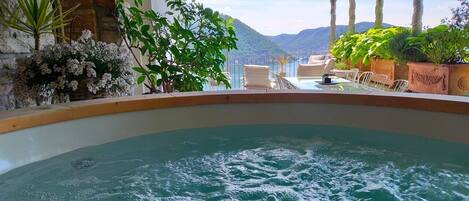 Bain à remous extérieur