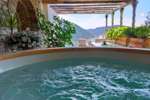 Luxury Convent-Finnish Wooden Jacuzzi/LakeViews/AC