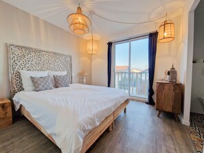 6 bedrooms, iron/ironing board, free WiFi, bed sheets