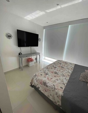 4 bedrooms, iron/ironing board, WiFi, bed sheets