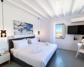 8 slaapkamers, een strijkplank/strijkijzer, wifi, beddengoed