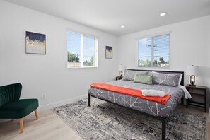 4 bedrooms, iron/ironing board, travel cot, free WiFi - ★ DTLA'S CLOSE TO USC, PRIME 4B4B HOME★ (Los Angeles)