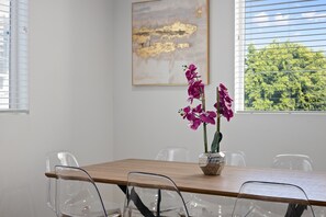Dining - ★ DTLA'S CLOSE TO USC, PRIME 4B4B HOME★ (Los Angeles)