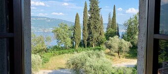 Cervano Elisa: super panoramic with fireplace on garda hills 