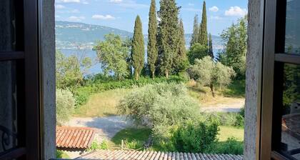 Cervano Elisa: super panoramic with fireplace on garda hills