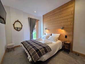 3 bedrooms, iron/ironing board, travel cot, free WiFi - new 85m² apartment in individual chalet - quiet and sunny (Saint-Gervais-les-Bains)