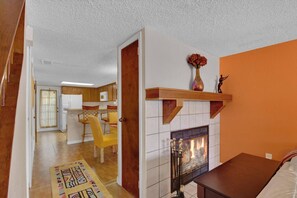 Interior - Comfortable Townhome with Pool! (Tampa)