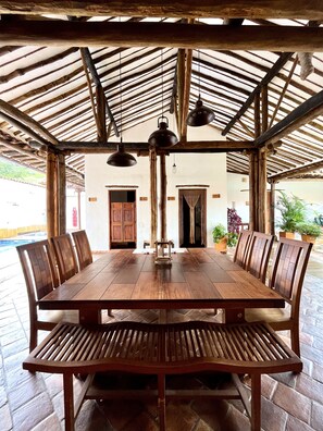 32-Zoll-LED-Fernseher mit Satellitenempfang, Fernseher